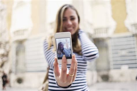 5 Expert Tips For Taking The Perfect Selfie