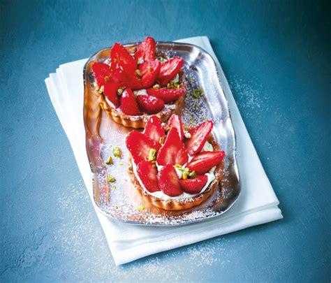 recette tartelettes express aux fraises mascarpone et menthe marie claire