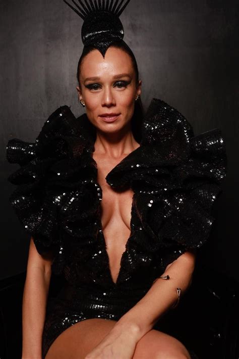5′ 5″ height in meters: Mariana Ximenes aposta em look dark para Baile da Vogue ...