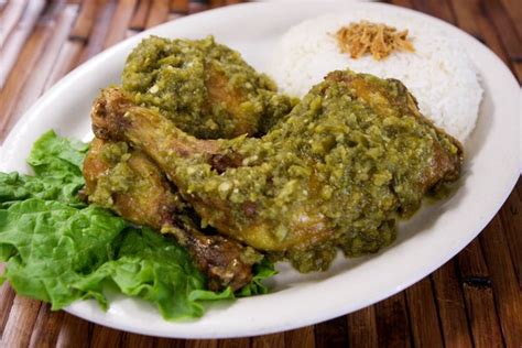 Bebek goreng adalah daging bebek yang digoreng dan dihidangkan dengan lalapan (sayuran segar). Resep Membuat Bebek Goreng Sambal Ijo