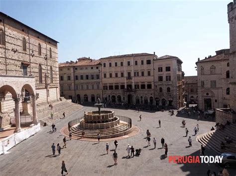 Perugia is a city in the italian region of umbria. A Perugia, in centro storico, si avvicina il Black Friday ...