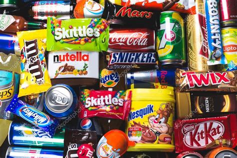 The top 5 most selling candy bars in the world are as follow. Muchas barras de caramelo en el fondo — Foto editorial de ...