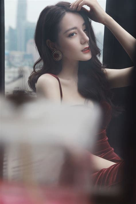 3,948 likes · 39 talking about this. 迪麗熱巴身材引熱議!超顯白「紅絲絨貼身禮服」美照連發 | GirlStyle 台灣女生日常
