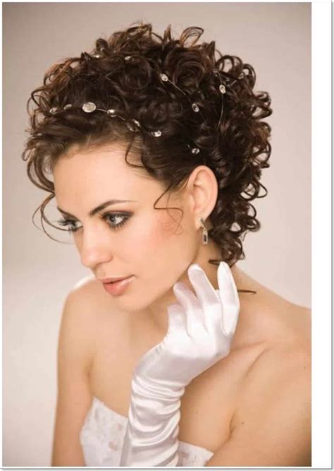 60 Best Short Curly Hairstyles That Are Trendy In 2024