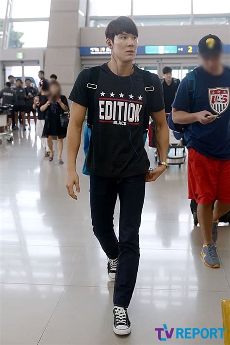 지난 3월 세계수영연맹선수권대회 자유형 400m에서 금메달을 목에 건 것도 일찌감치 라이벌로 점 찍은 그랜트 해켓(호주)을 꼭 잡겠다는. T포토 박태환 '어마어마한 어깨근육'