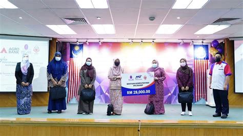Pdf | on jan 1, 2015, azhar ahmad mustaffa and others published kesan bantuan zakat terhadap prestasi akademik pelajar: RM7.4j untuk pelajar! PICOMS-MAIWP salur bantuan, biasiswa ...