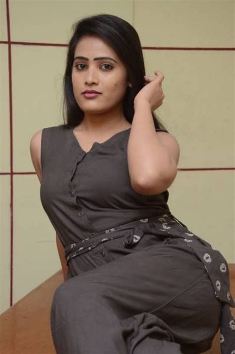 Anusha Photos Latest Hd Images Pictures Stills And Pics Filmibeat