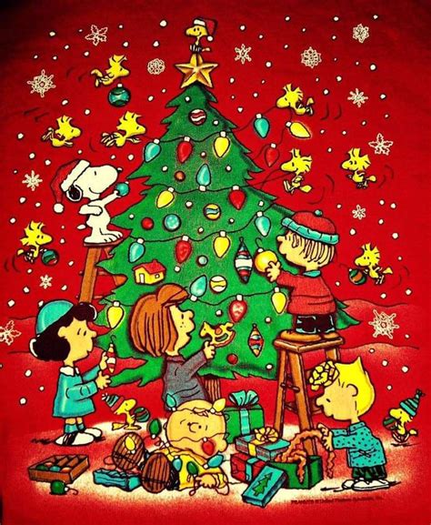 The Peanuts Gang Trimming The Tree For Christmas In 2020 Peanuts