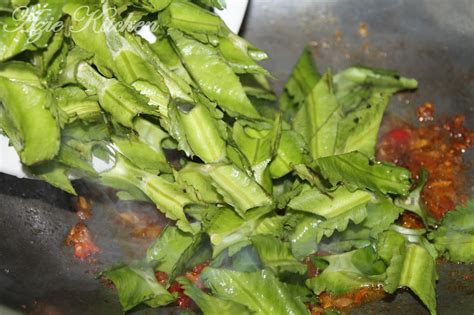 Recipe for making sambal belacan, malaysia's favourite spicy condiment. Kacang Botol Goreng Belacan - Azie Kitchen