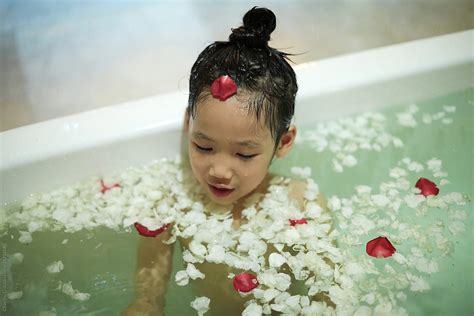 Click here now and see all of the hottest asian bathtub porno movies for free! Cute Asian little girl bathing in a bathtub full of petals ...