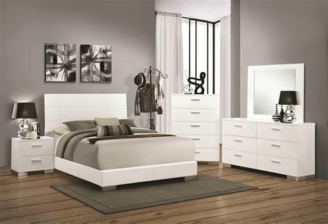 Volga 5 Pieces Ultra Modern White Finish Bedroom Suite W King Platform