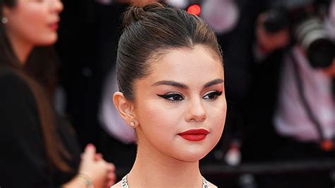 Selena Gomez Revealed Shes Single And Looking For Love Watch