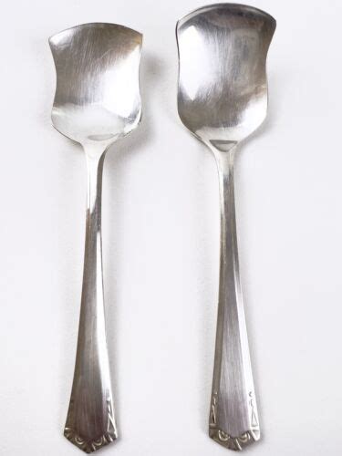 Vintage 2 Epns Sheffield Silver Plate Sugar Spoons Made In England B4