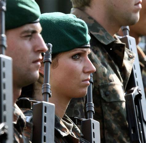 Gleichberechtigung: Frauen an die Front! Bundeswehr braucht Soldatinnen ...