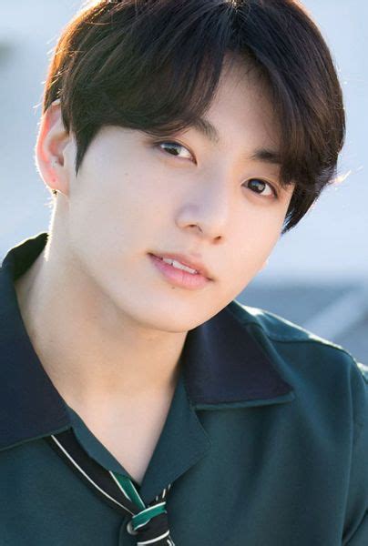 Bts Jungkook Y Su Presunto Romance Con Una Mujer De Más Edad ¿será