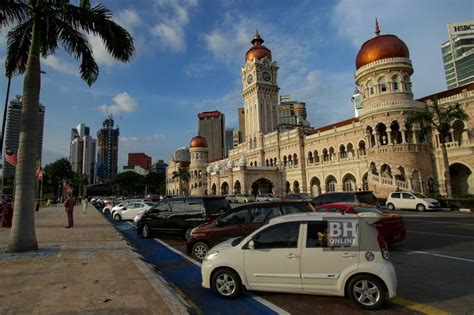 Meski hanya di rumah saja, kamu tetap bisa meraih satu hal yang juga perlu toppers persiapkan adalah ucapan selamat hari raya idul fitri untuk keluarga, kerabat serta siapa pun yang kamu kasihi. Tinjauan Hari Raya Aidilfitri 2020 | Foto | Berita Harian