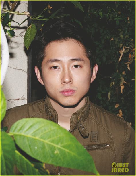 Steven Yeun Walking Dead Survivor Photo 2645789 Magazine Steven