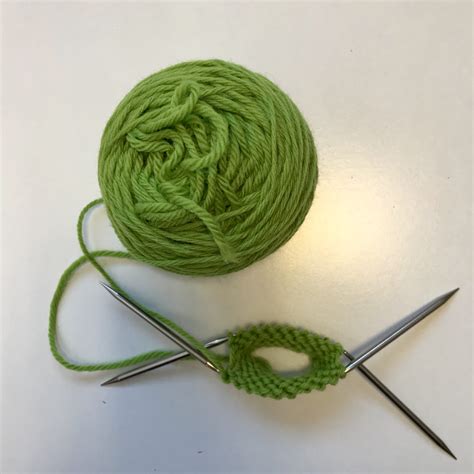 No matter how long you have been knitting, you are sure to find interesting techniques and patterns. Circular Knitting Techniques - Carol Feller