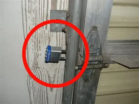 How To Lock Your Garage Door Manually The Door