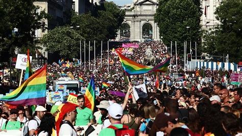 telemadrid retransmite por primera vez la marcha del orgullo gay de madrid
