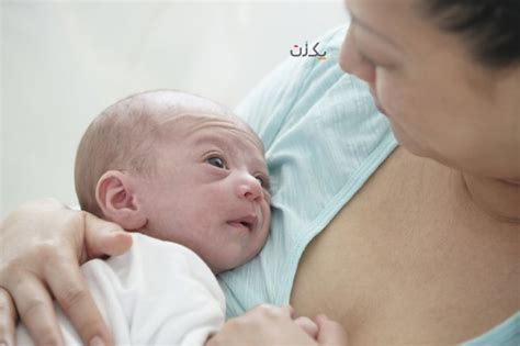 اولین شیردهی مادر یک زن