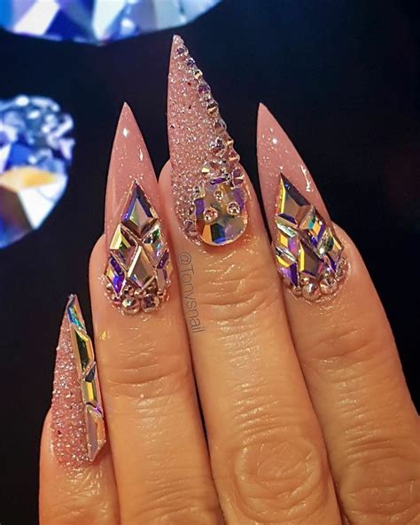 Cardi b with her nail artist, jenny bui (photo: Pin by Golldbabsss🔆 on Nails | Nails, Bling nails