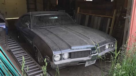 Oldsmobile 442 W 32 Barn Find Looks Almost New After First Wash In Years