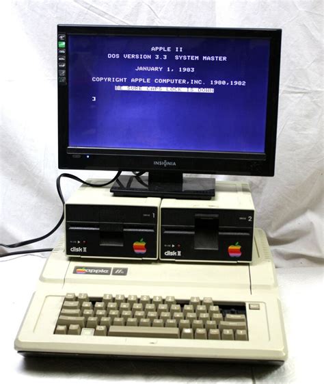 Vintage 1982 Apple Iie Computer A2s2064 With 2 Disk Ii Floppy Drive Fdd