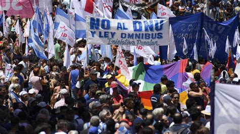 thousands protest in argentina against milei s planned budget cuts dnyuz