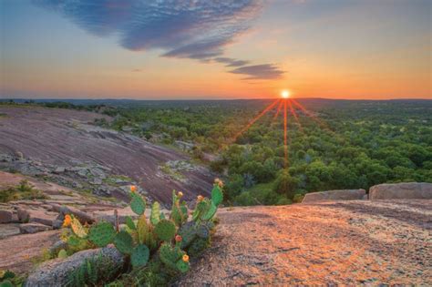 The Houstonian S Guide To The Hill Country Houstonia Country Sunset