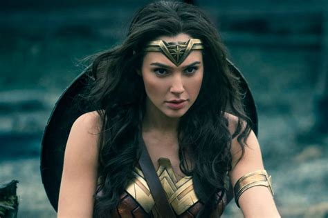 Wonder Woman Review Gal Gadot Lights Up The Dc Universe At Last