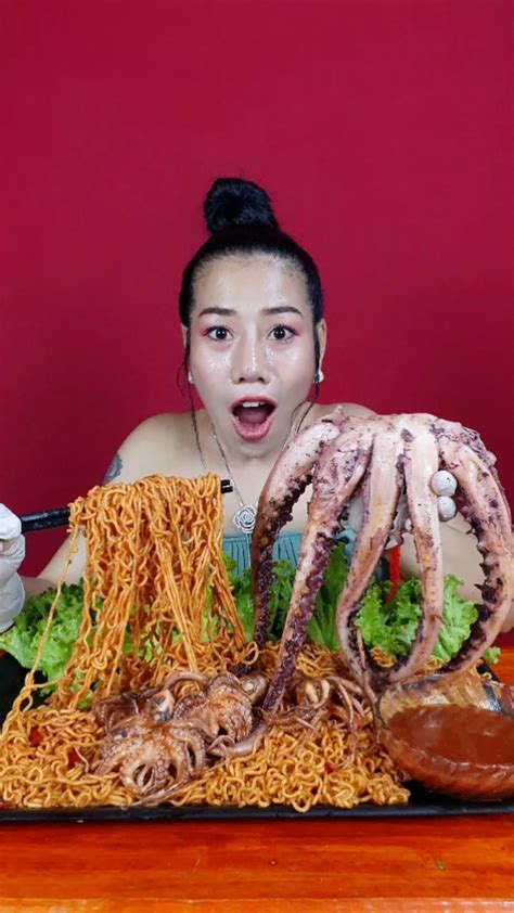 Yummy Spicy Noodle With Giant Squid Hand😋 Noodle Hand Yummy Spicy Noodle With Giant Squid