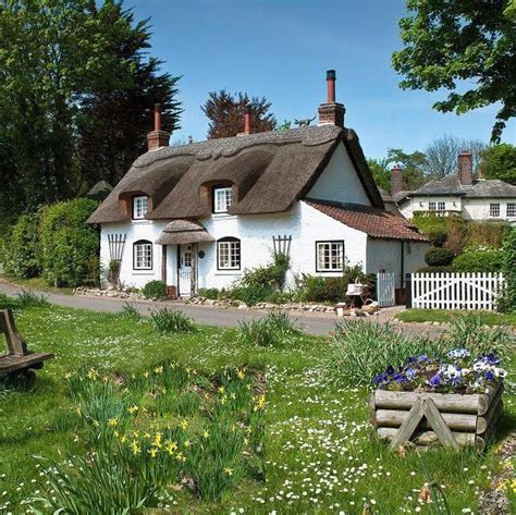 Isnt This Thatch Cottage Gorgeous And The Perfect Subject To Paint