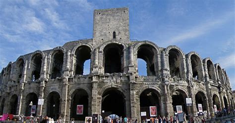 J´y ai découvert le théâtre antique, tout à fait magnifique et un amphithéâtre exceptionnel, les arènes d´arles. Anfiteatro romano de Arles