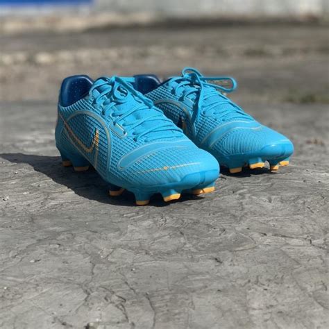 sepatu bola nike biru