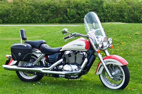 Here you can find such useful information as the fuel capacity, weight, driven wheels, transmission type, and others data according to all known model trims. 2011 Honda Shadow Aero - Moto.ZombDrive.COM