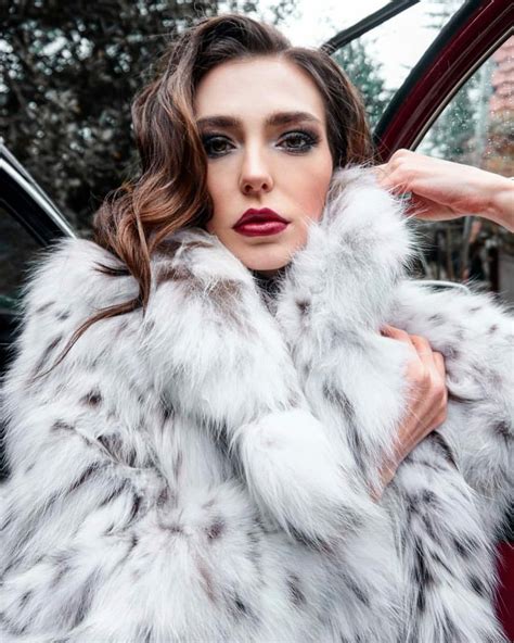 women wear fox fur coat fur coats fabulous furs white fur fur fashion lynx beauty women