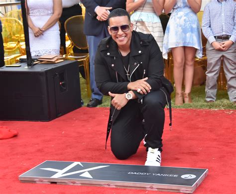 Daddy Yankee Recibe Su Estrella En El Paseo De La Fama De Puerto Rico Univision Famosos