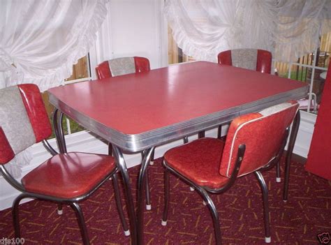 I have a small dining area. 50's kitchen table - fabulous! | 50s kitchen, Kitchen ...