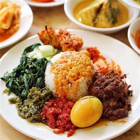 Nasi Padang 😍😍😍 Pake Telordaun Singkongrendang Dan Sambel 🍽️ Makan