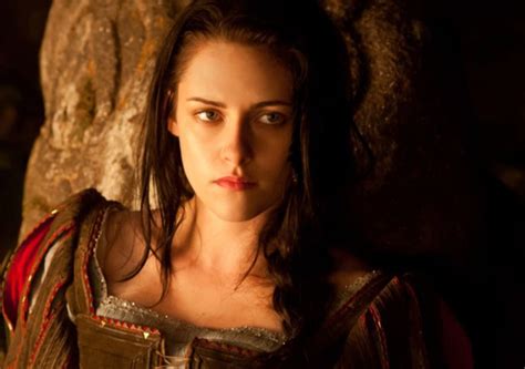 Universal Pictures Denies Dropping Kristen Stewart From Snow White Sequel