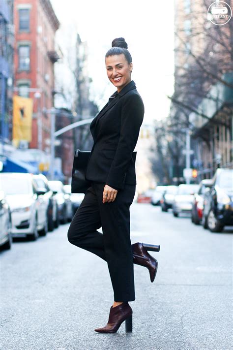 For women, this typically means a blouse or top, sweaters, pants or skirt what not to wear before we discuss stylish business casual outfits for your upcoming interview, let's hit on the don'ts boots should be a neutral color and simple in style. The 2016 Hotpants Guide to Interview Attire - Do The Hotpants