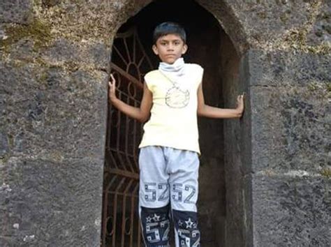 Satranç puanını görüp, en iyi oyunlarını takip edin ve bu üyeyle bir oyun oynamak için ona meydan okuyun. Fort Trekkers, Maharashtra, India