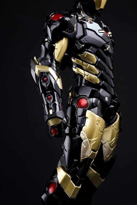 千值練官方blog A Look At The Dark Iron Man Black X Gold