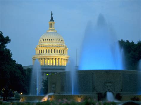 Us Capitol Building And Fountains Washington Dc