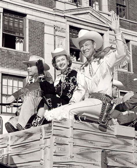 Amazing Vintage Photos Show The Sweet Love Of Roy Rogers And Dale