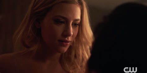 Inspired by true events, season 2 continues to revolve around nanno, a clever girl who transfers to. Riverdale Season 2 Episode 12 Recap - Bughead is Back in ...
