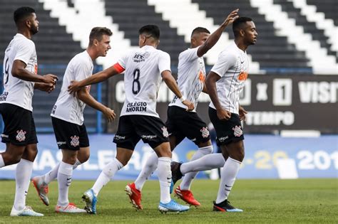 Um quiz para quem conhece os jogadores que atuam no corinthians de 2011. Jogadores do Corinthians durante jogo contra o Sport, pelo ...