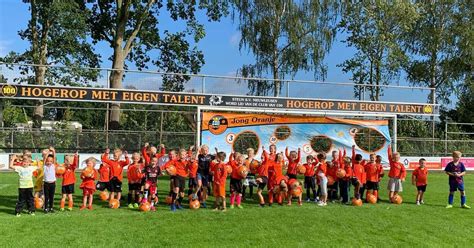 18.00 uur) treft donderdag in de stad szekesfehervar jong denemarken of jong duitsland in de halve eindstrijd. Veel belangstelling bij aftrap Jong Oranje | DalfsenNet