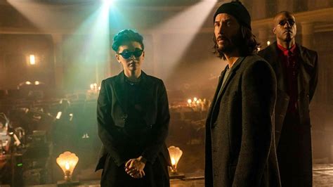 Les Lunettes De Soleil Portées Par Jessica Henwick Bugs Dans Matrix Resurrections 2021